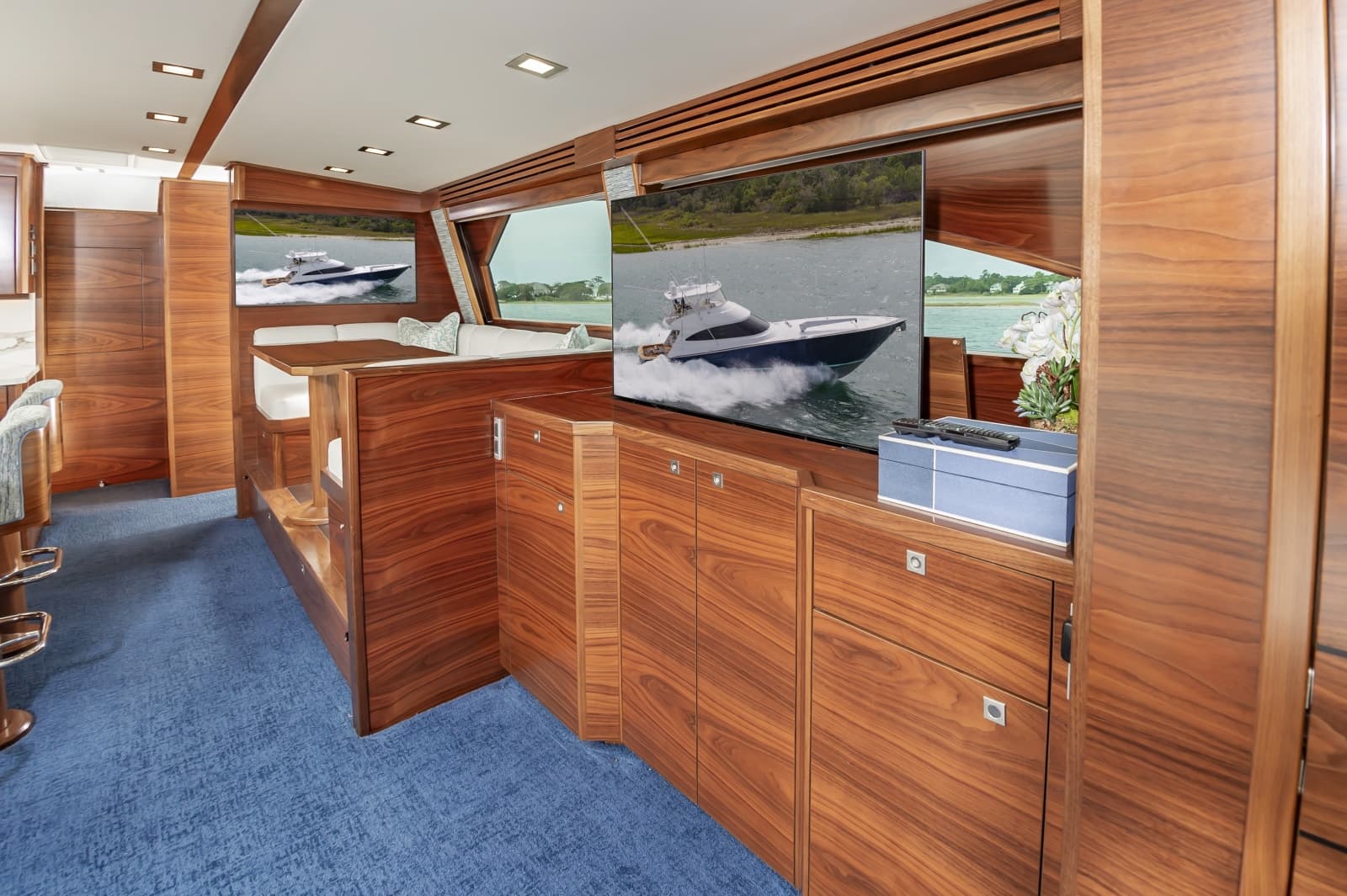 2024 Viking 72 Convertible - Photo 19