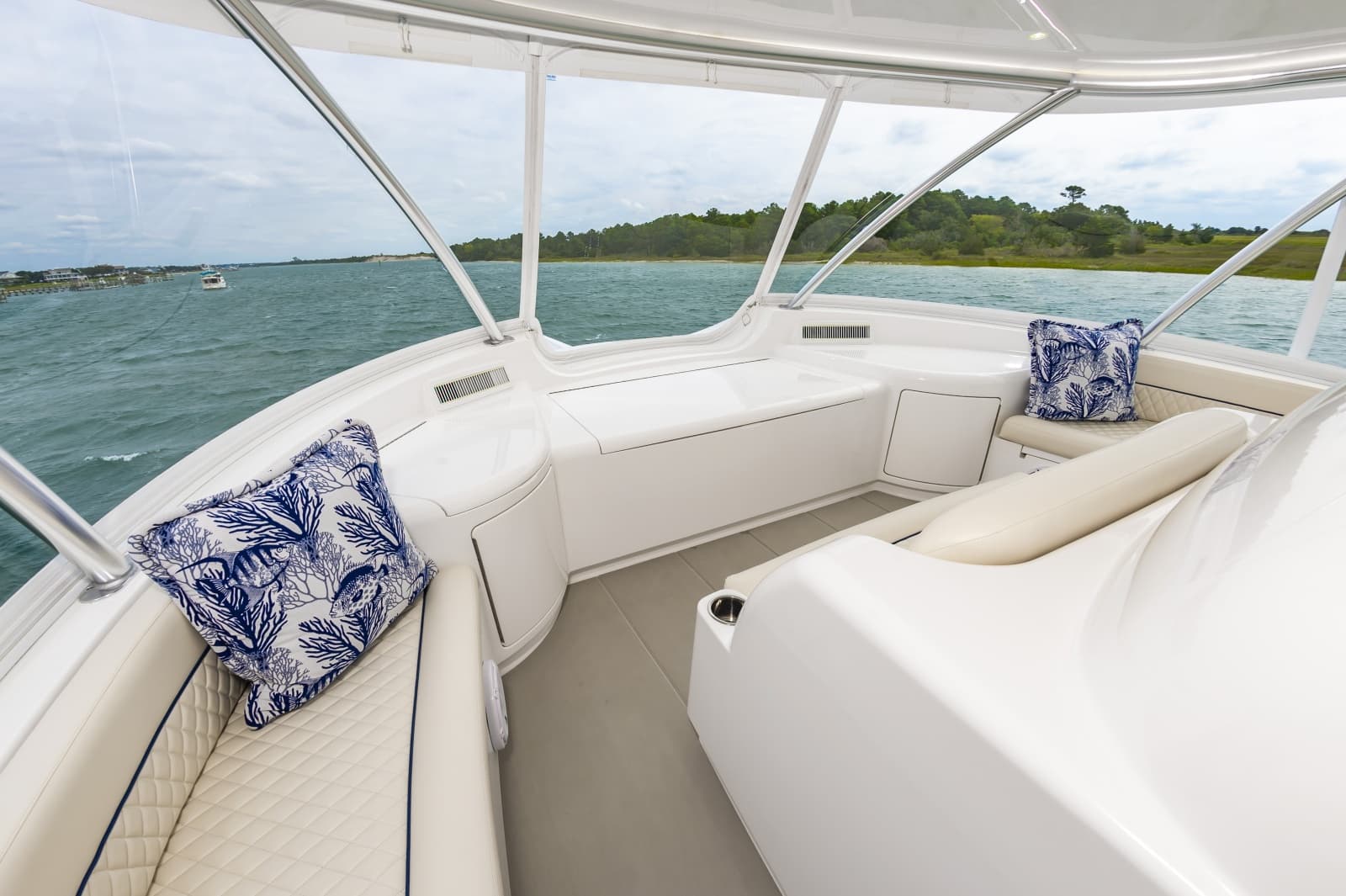 2024 Viking 72 Convertible - Photo 12