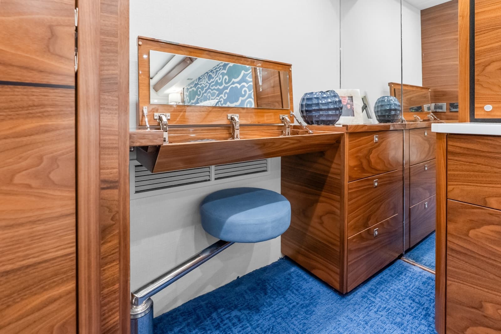 2024 Viking 72 Convertible - Photo 74