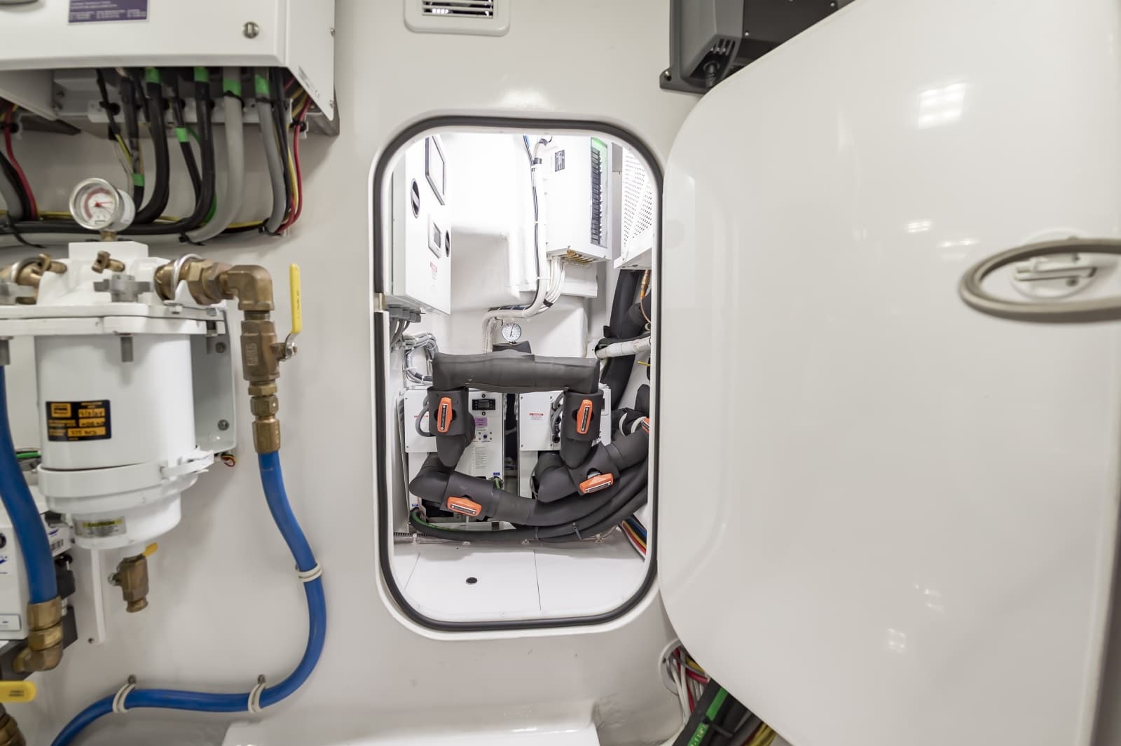 2024 Viking 72 Convertible - Photo 62