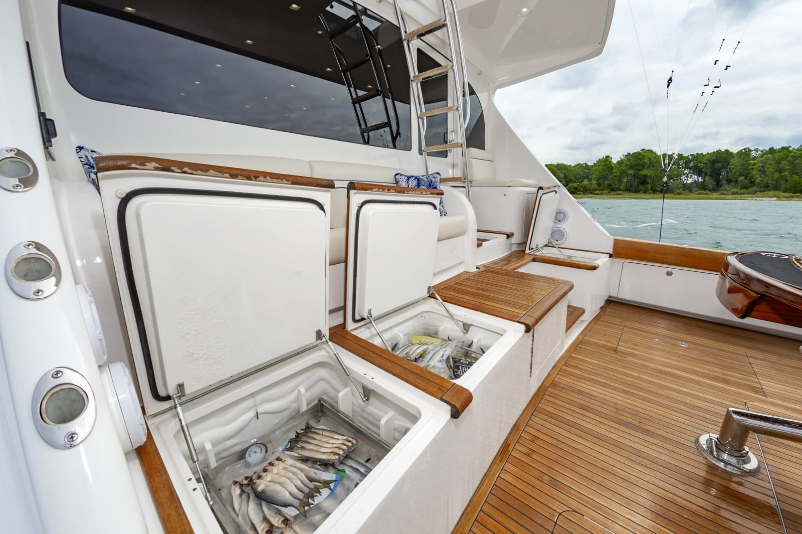 2024 Viking 72 Convertible - Photo 14