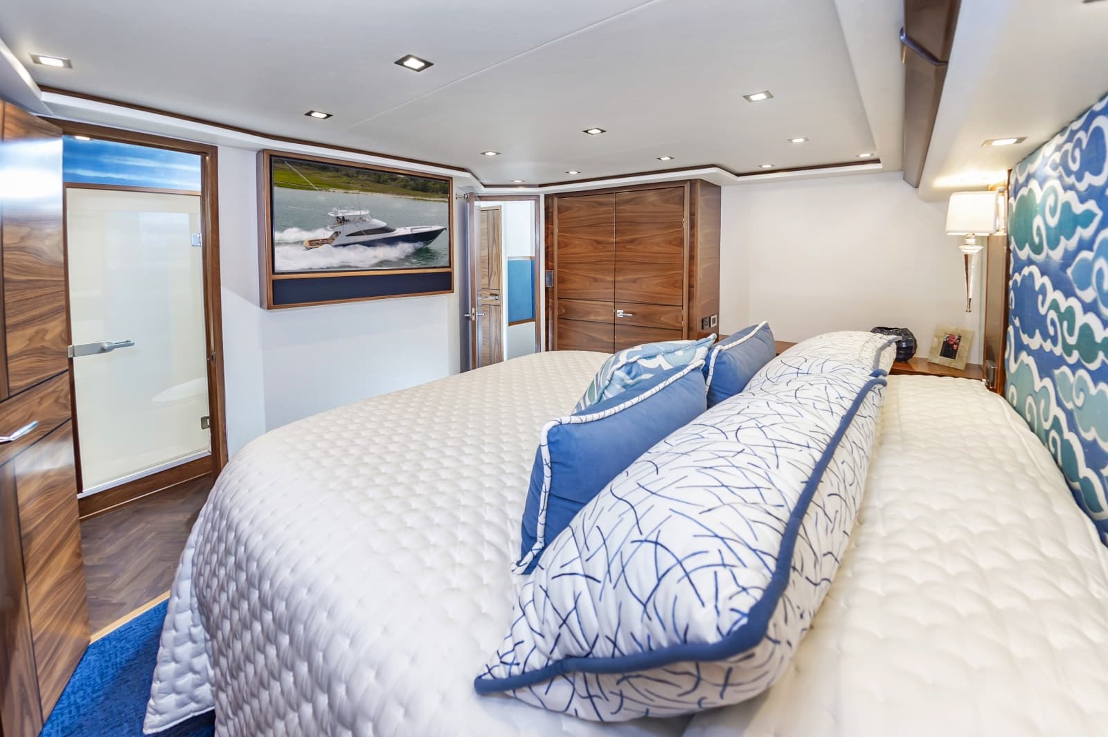 2024 Viking 72 Convertible - Photo 34