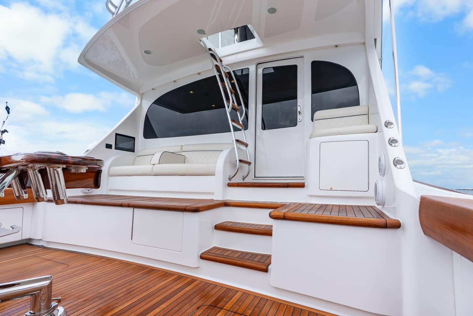 2024 Viking 72 Convertible - Photo 25