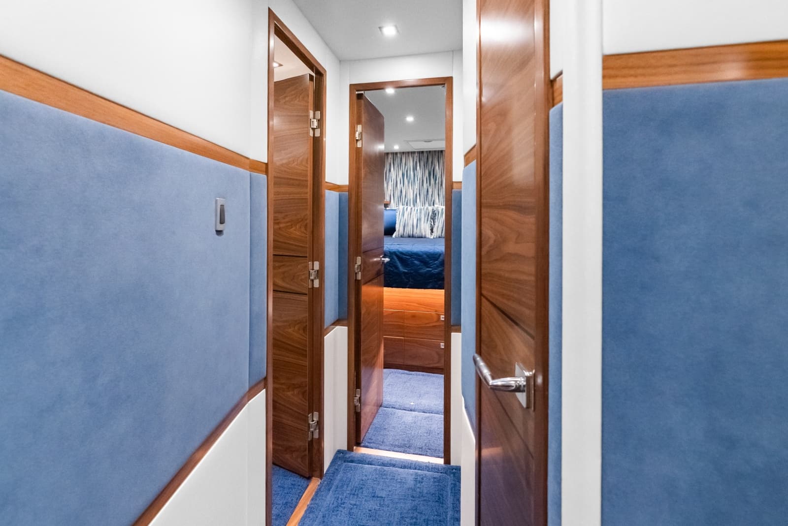 2024 Viking 72 Convertible - Photo 72