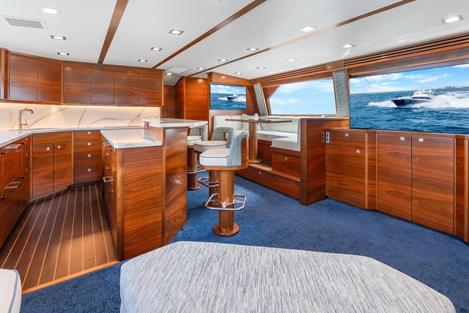 2024 Viking 72 Convertible - Photo 68