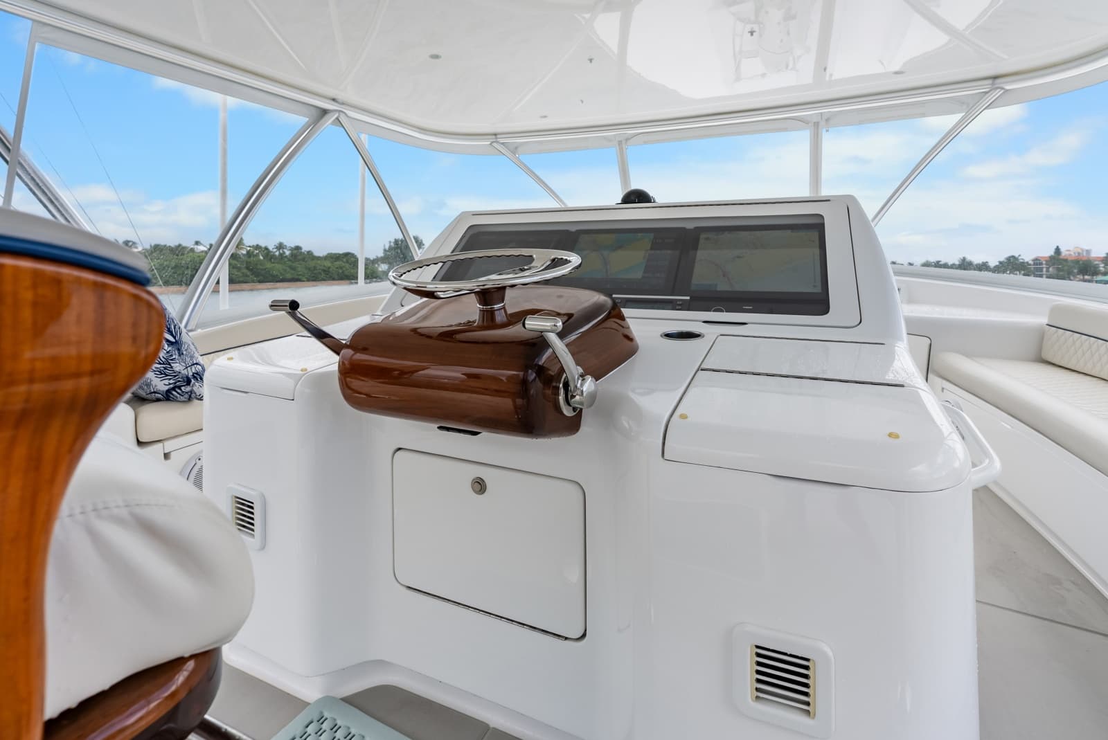 2024 Viking 72 Convertible - Photo 47