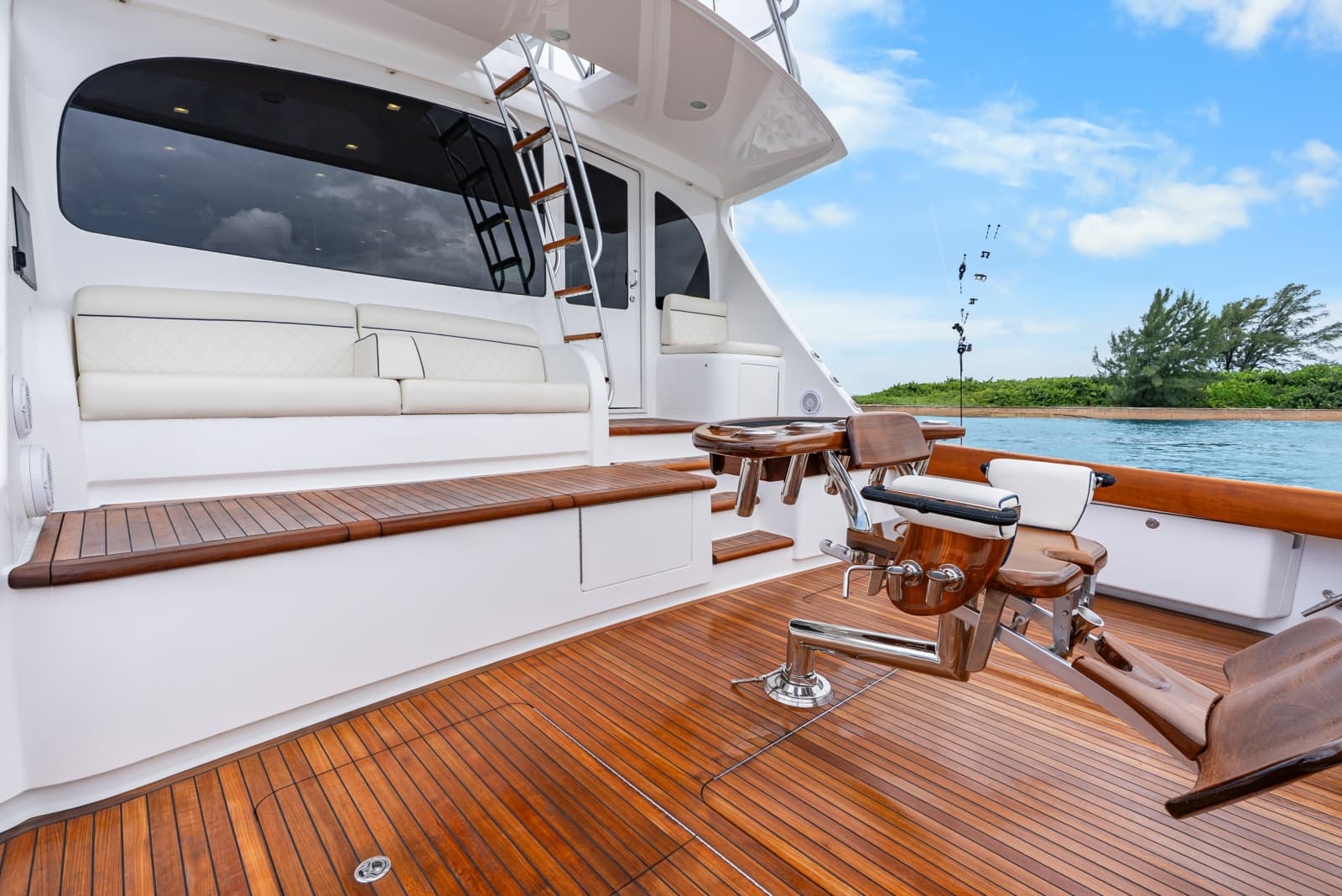 2024 Viking 72 Convertible - Photo 20