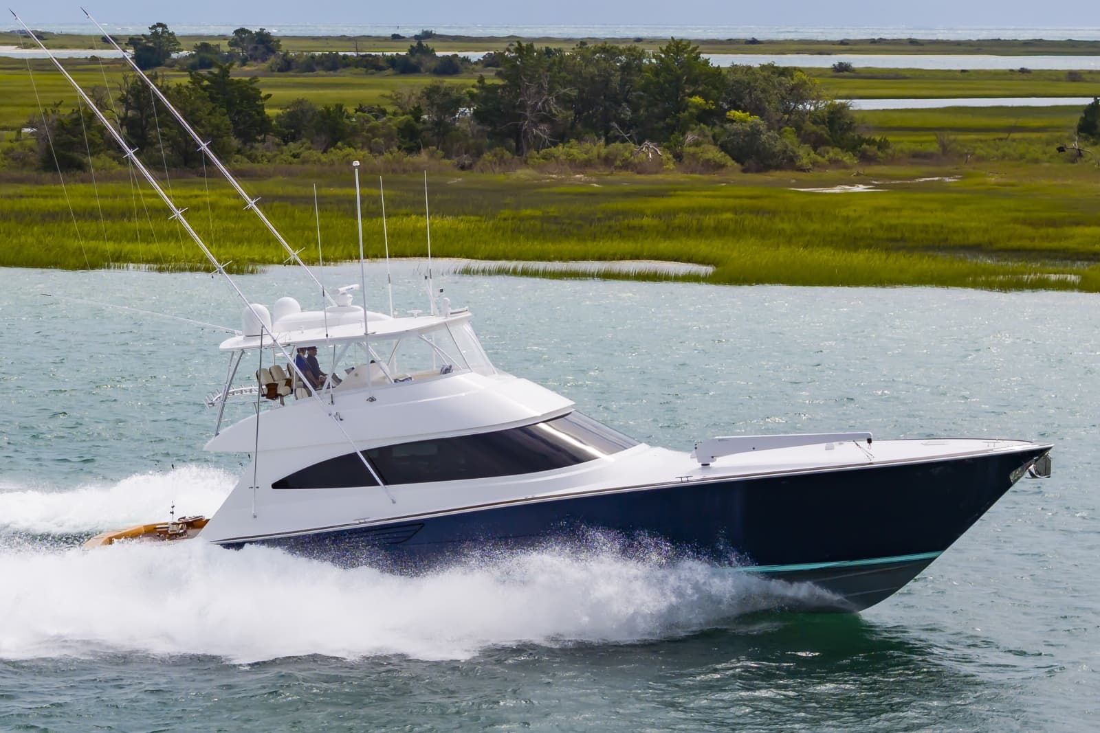 2024 Viking 72 Convertible - Photo 10