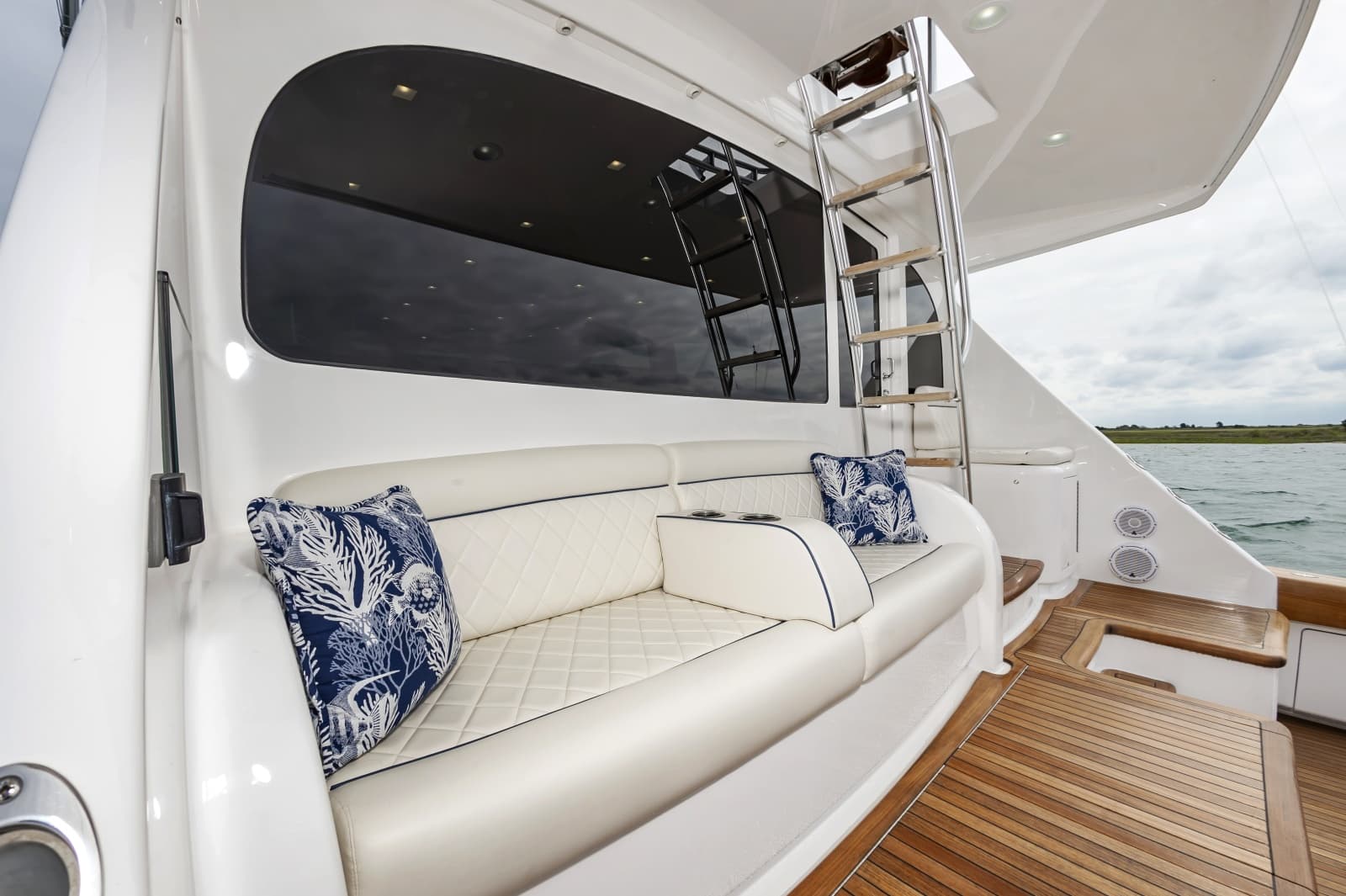 2024 Viking 72 Convertible - Photo 13