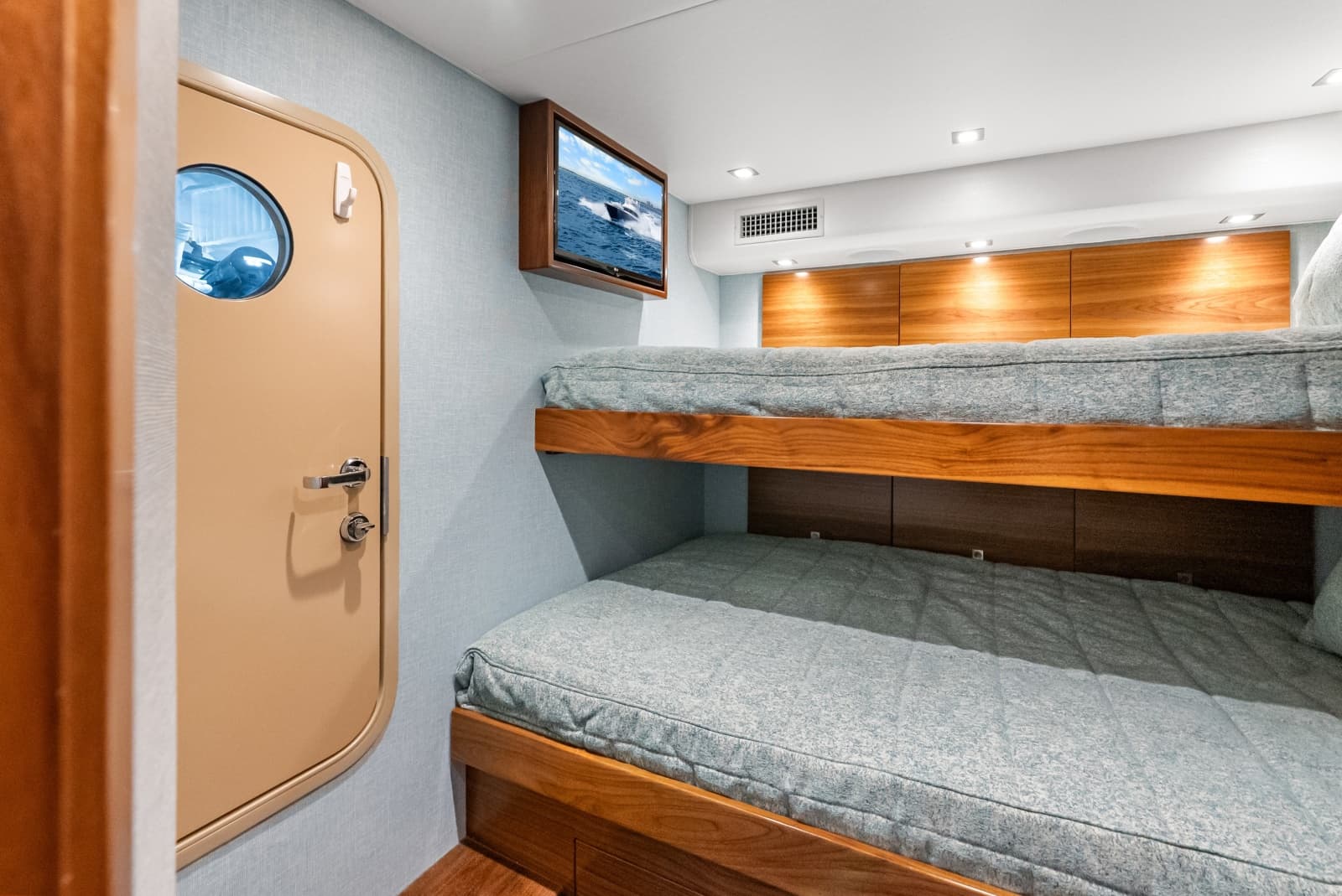 2024 Viking 72 Convertible - Photo 103