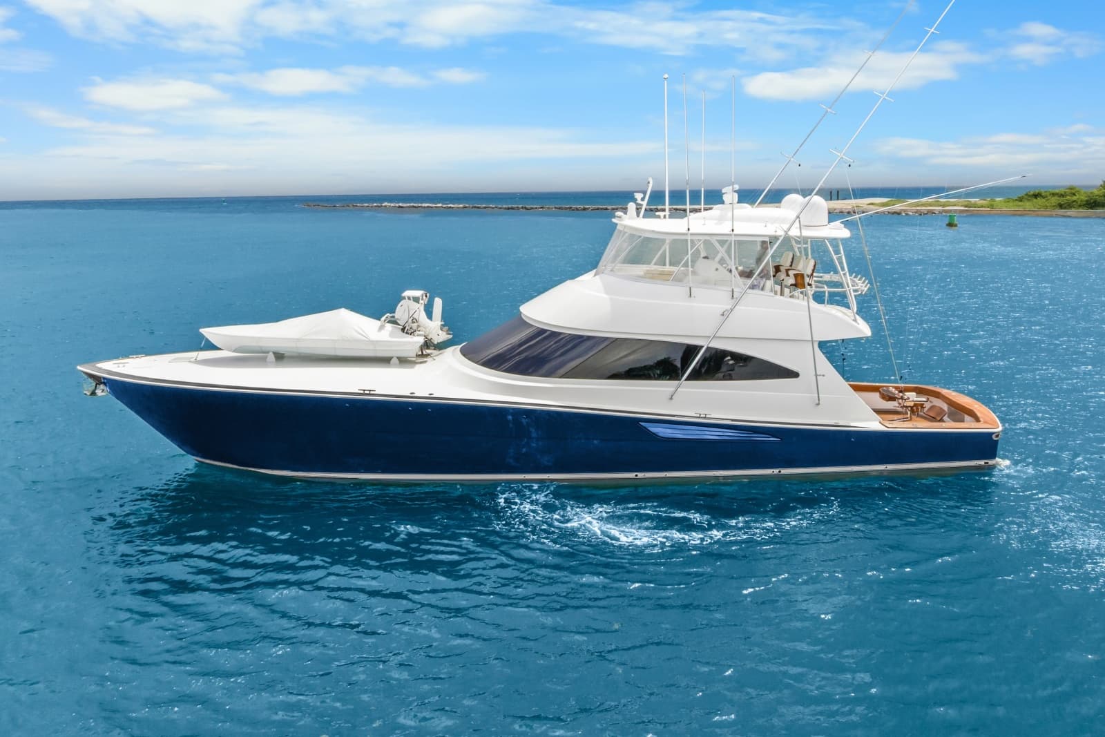 2024 Viking 72 Convertible - Photo 1