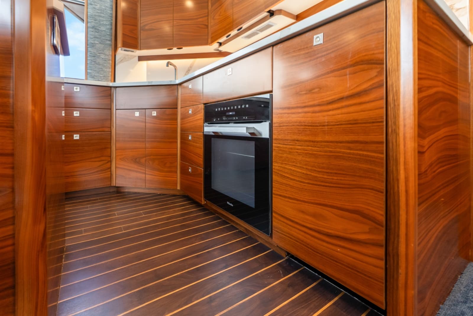 2024 Viking 72 Convertible - Photo 113