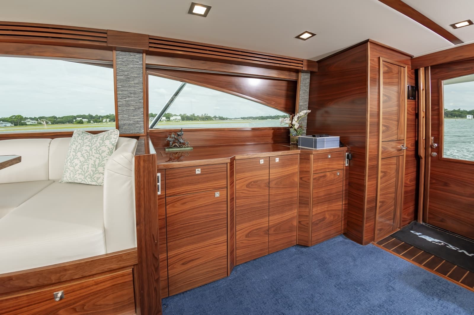 2024 Viking 72 Convertible - Photo 18
