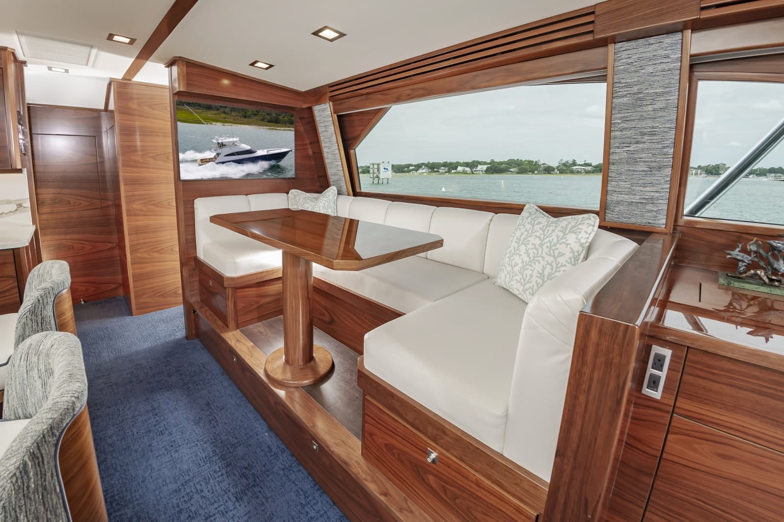 2024 Viking 72 Convertible - Photo 28