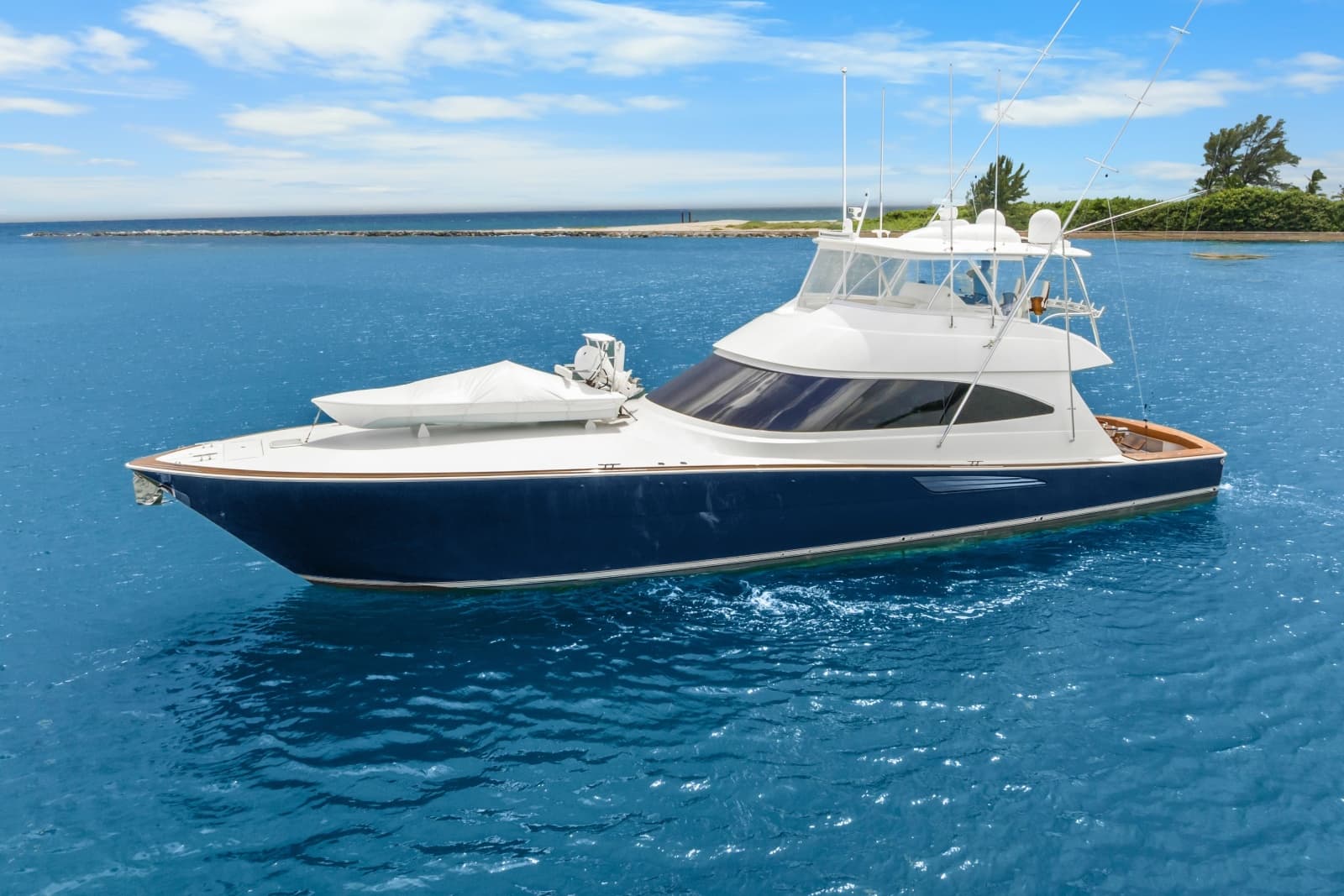 2024 Viking 72 Convertible - Photo 3