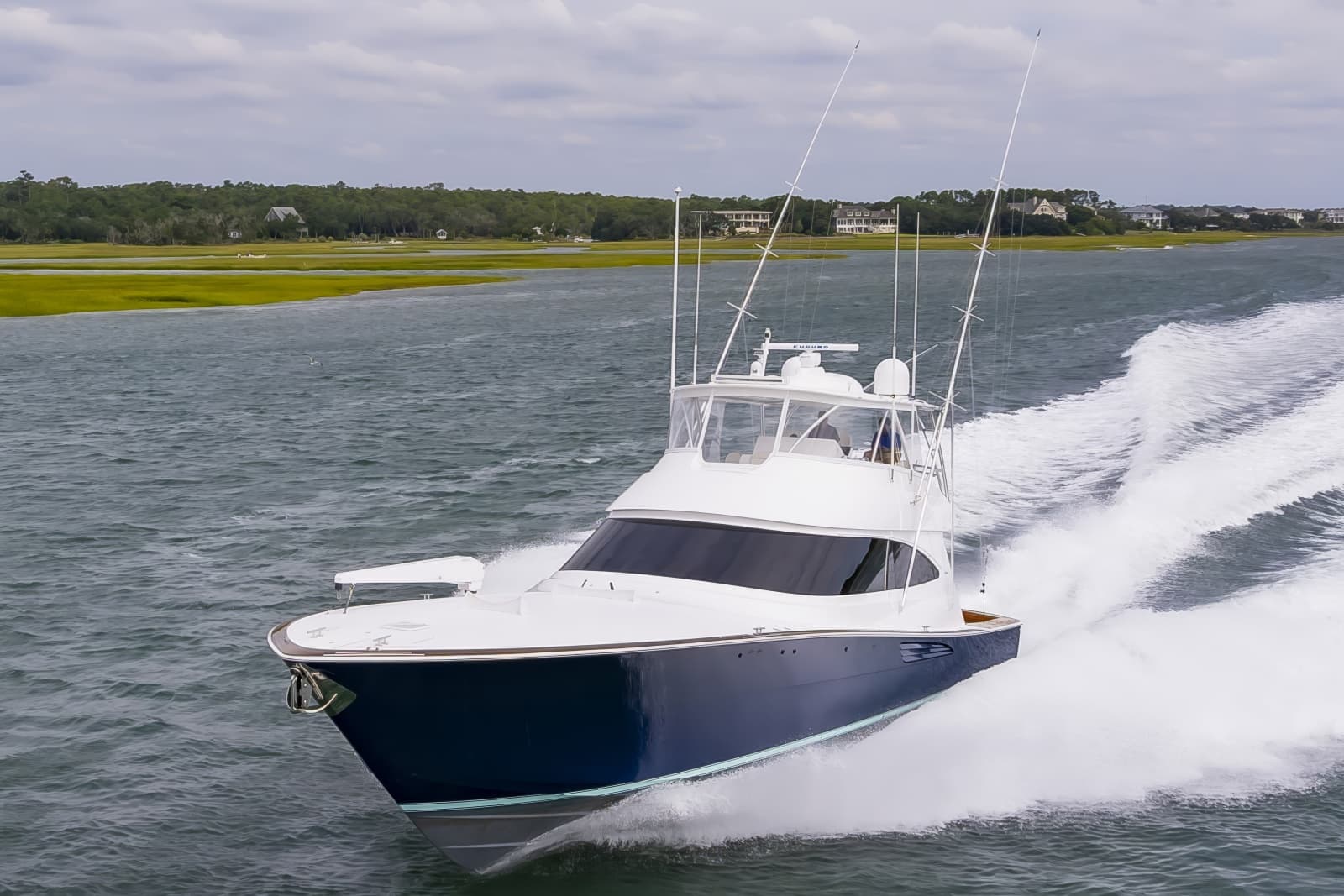 2024 Viking 72 Convertible - Photo 8
