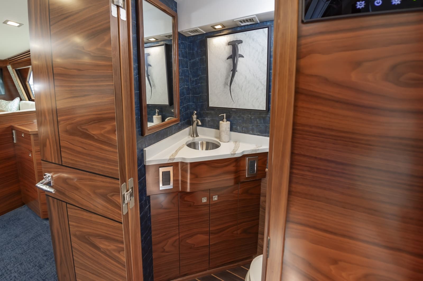 2024 Viking 72 Convertible - Photo 20
