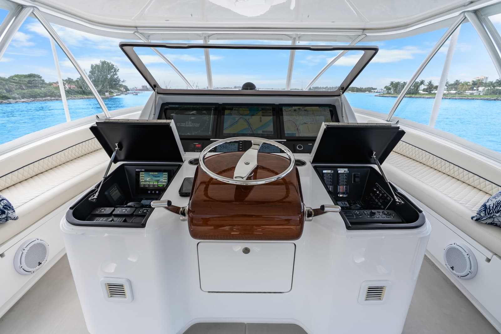2024 Viking 72 Convertible - Photo 53