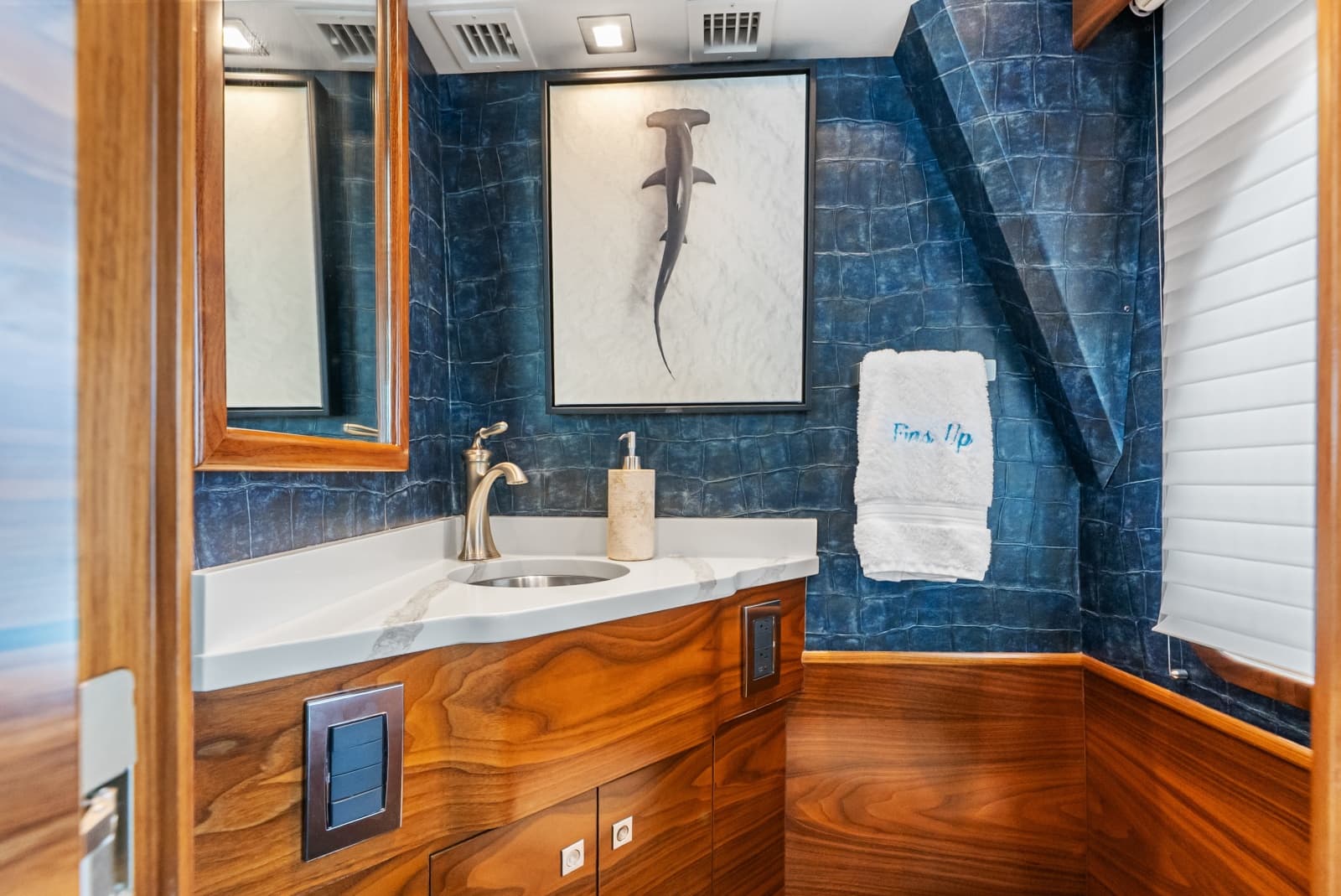 2024 Viking 72 Convertible - Photo 106