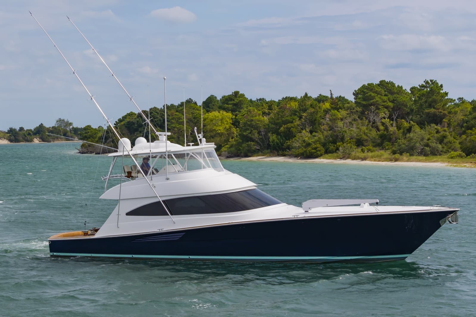 2024 Viking 72 Convertible - Photo 1