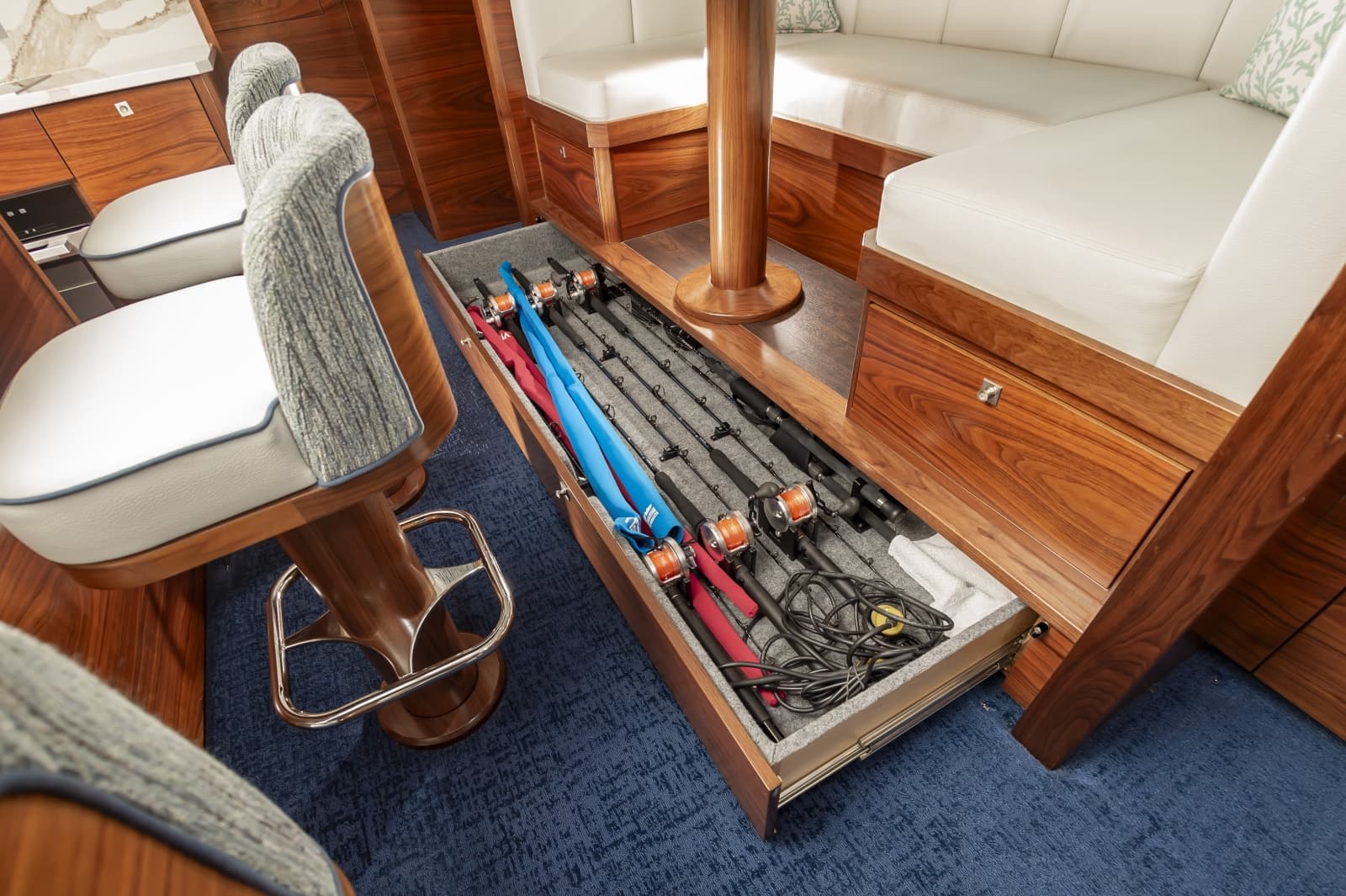 2024 Viking 72 Convertible - Photo 30