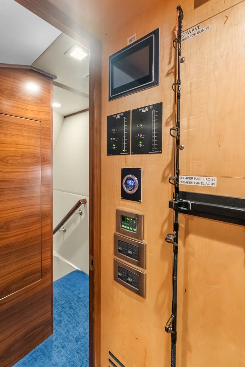 2024 Viking 72 Convertible - Photo 64