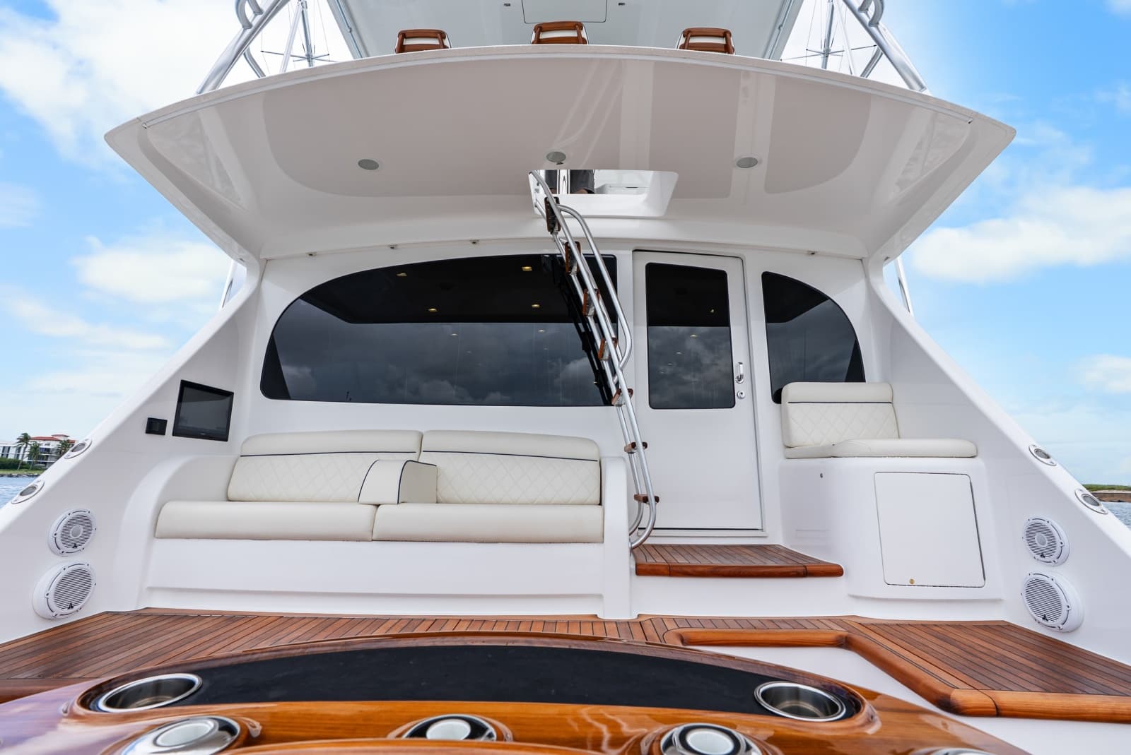 2024 Viking 72 Convertible - Photo 27