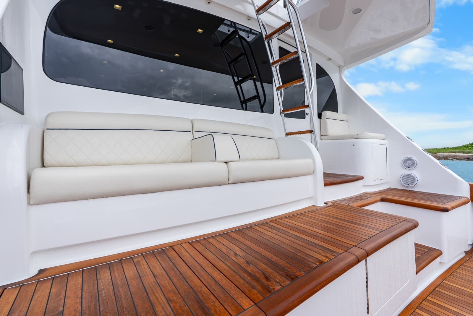 2024 Viking 72 Convertible - Photo 21