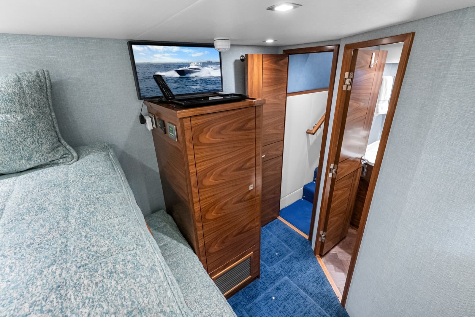 2024 Viking 72 Convertible - Photo 104