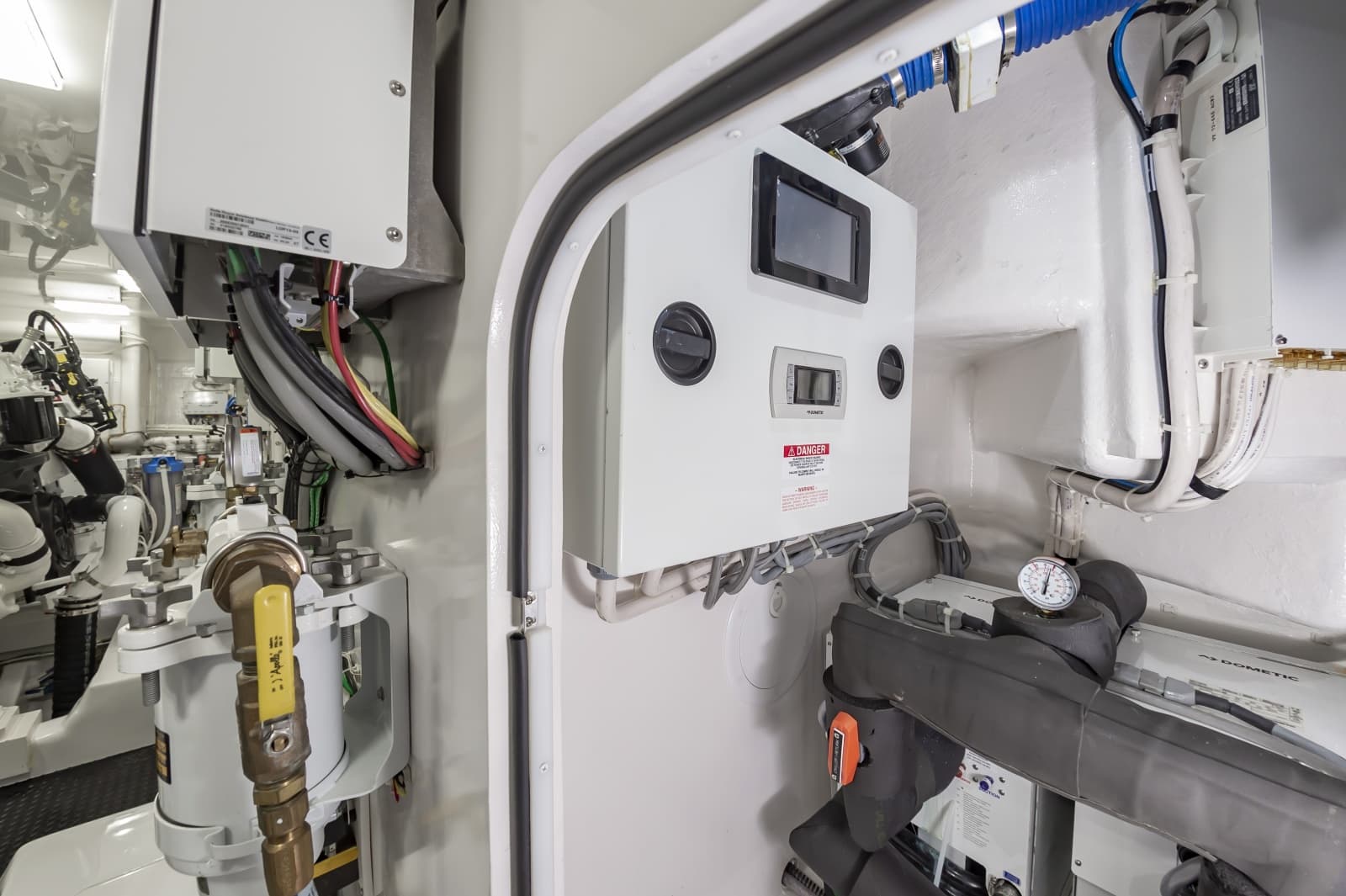 2024 Viking 72 Convertible - Photo 63