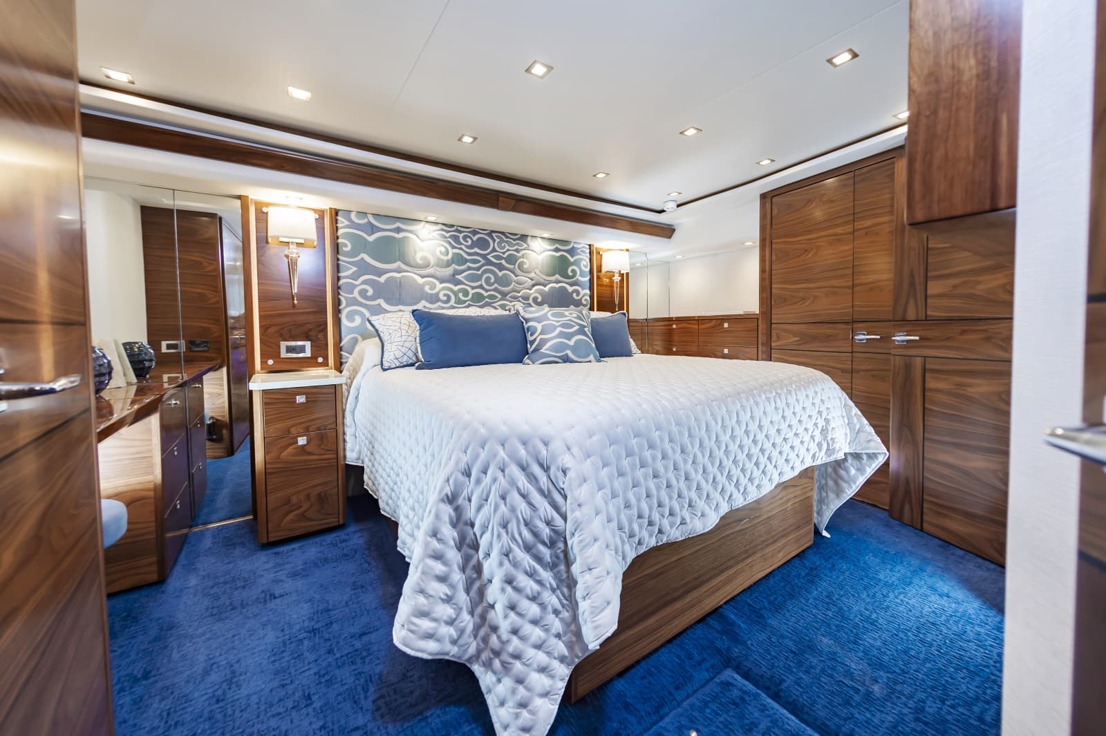 2024 Viking 72 Convertible - Photo 33