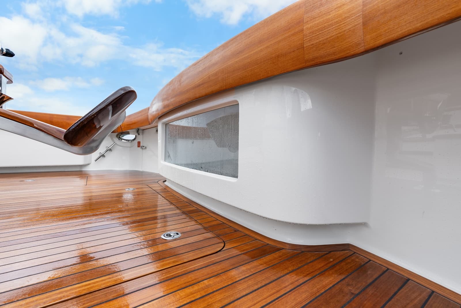 2024 Viking 72 Convertible - Photo 23