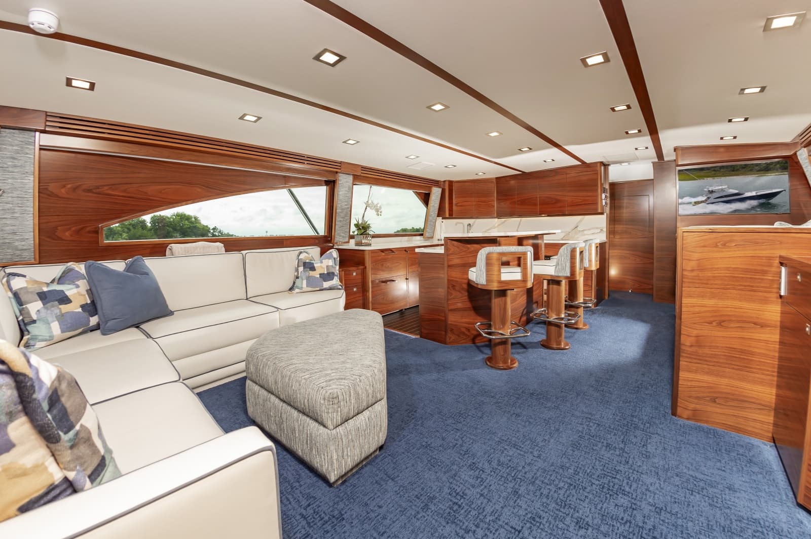 2024 Viking 72 Convertible - Photo 16