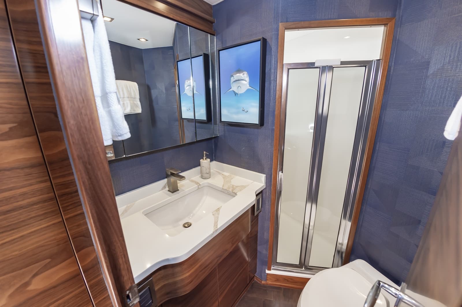 2024 Viking 72 Convertible - Photo 44