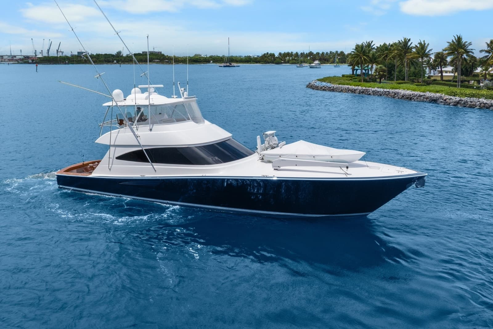 2024 Viking 72 Convertible - Photo 2