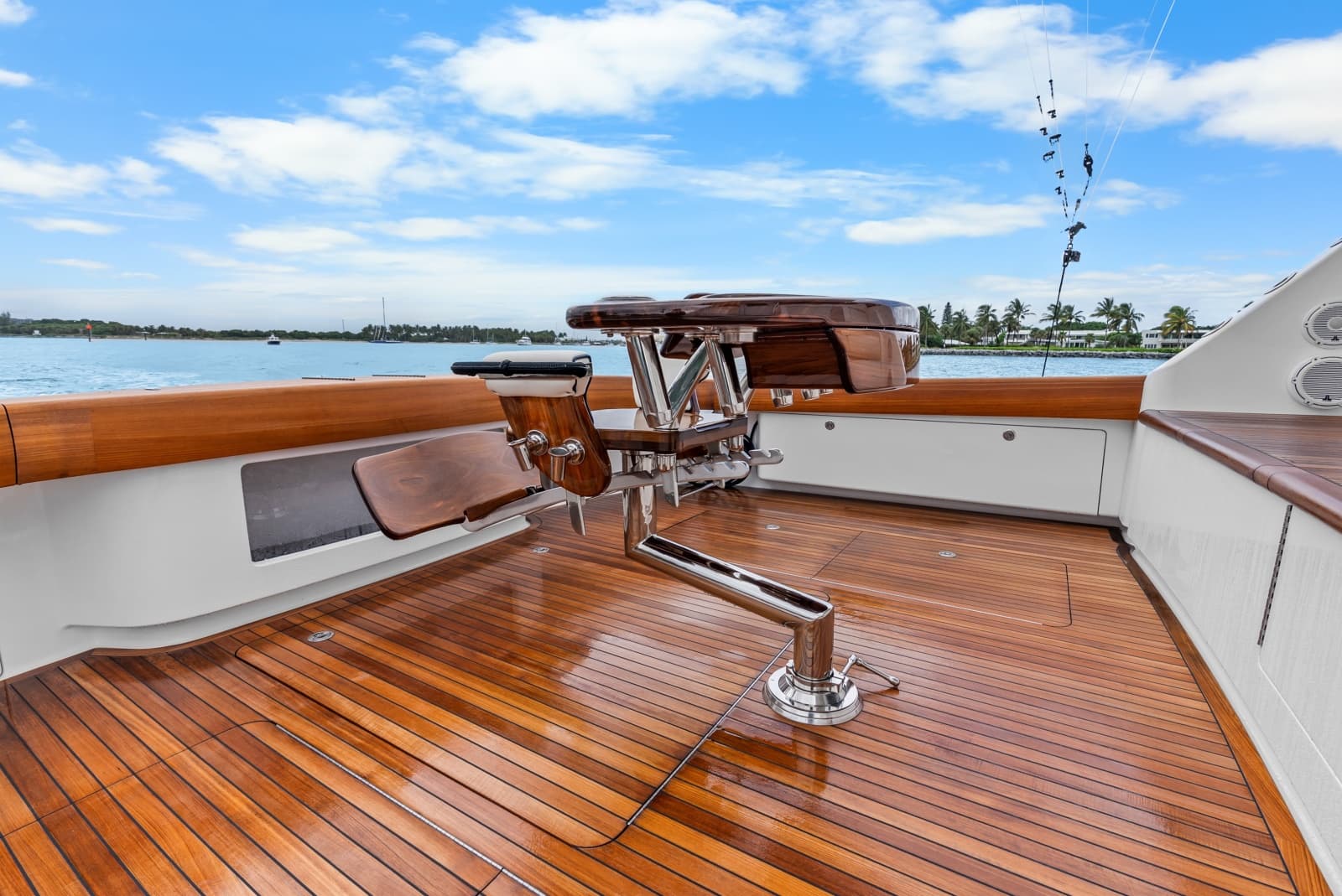 2024 Viking 72 Convertible - Photo 19