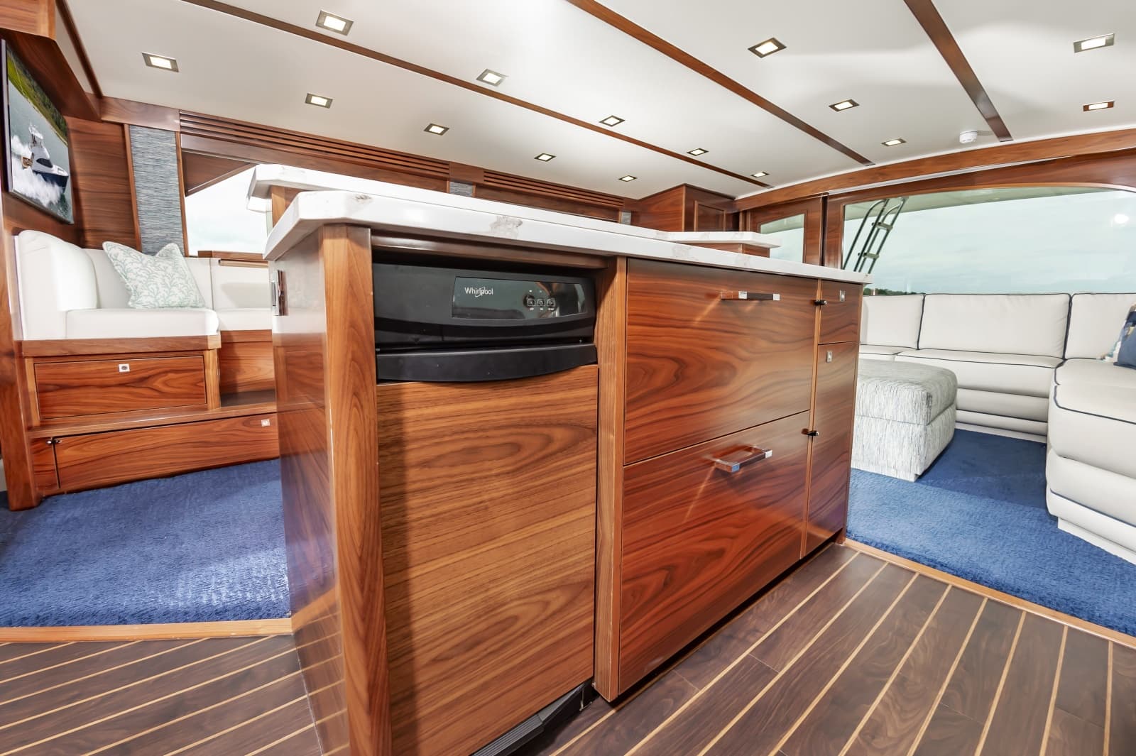 2024 Viking 72 Convertible - Photo 27