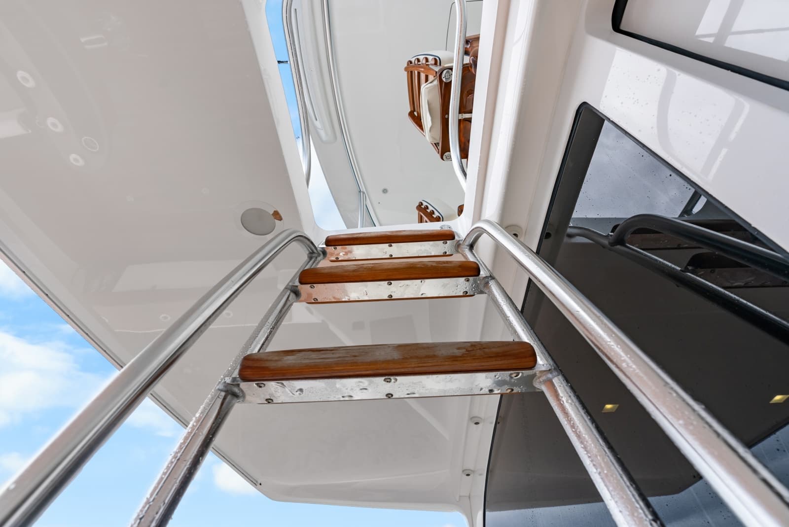 2024 Viking 72 Convertible - Photo 30