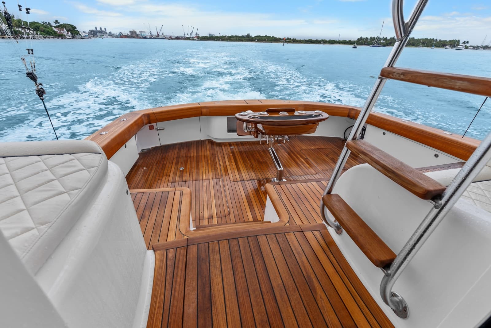 2024 Viking 72 Convertible - Photo 18