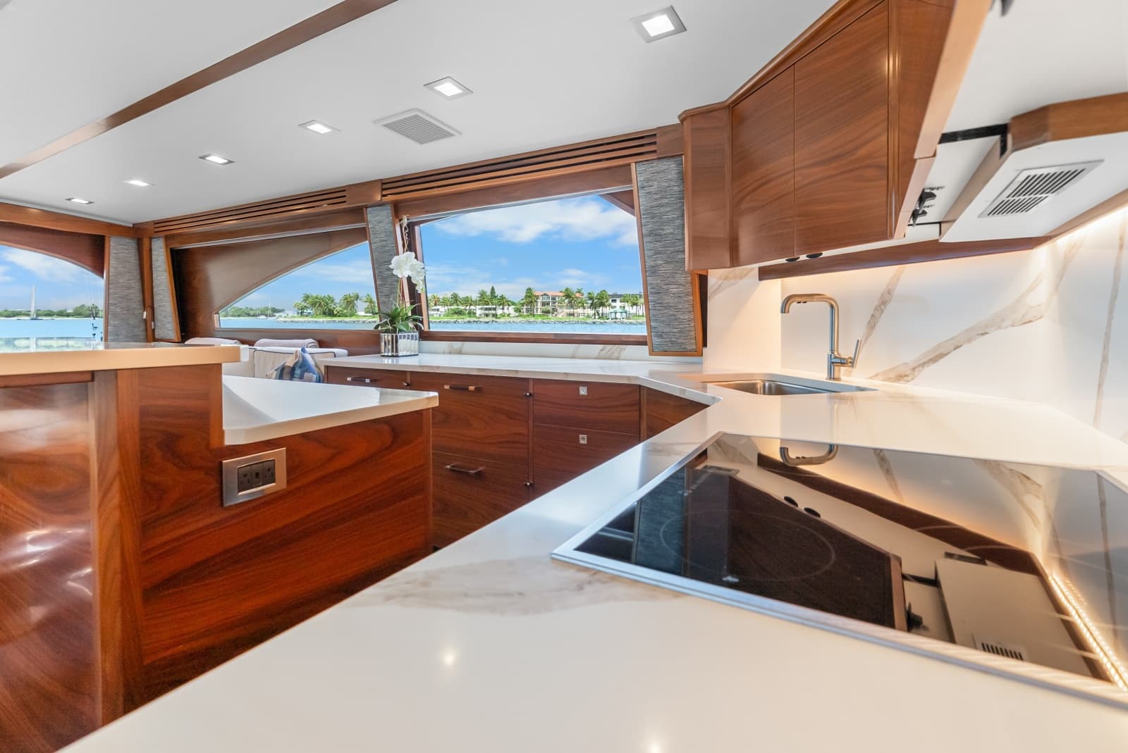 2024 Viking 72 Convertible - Photo 110