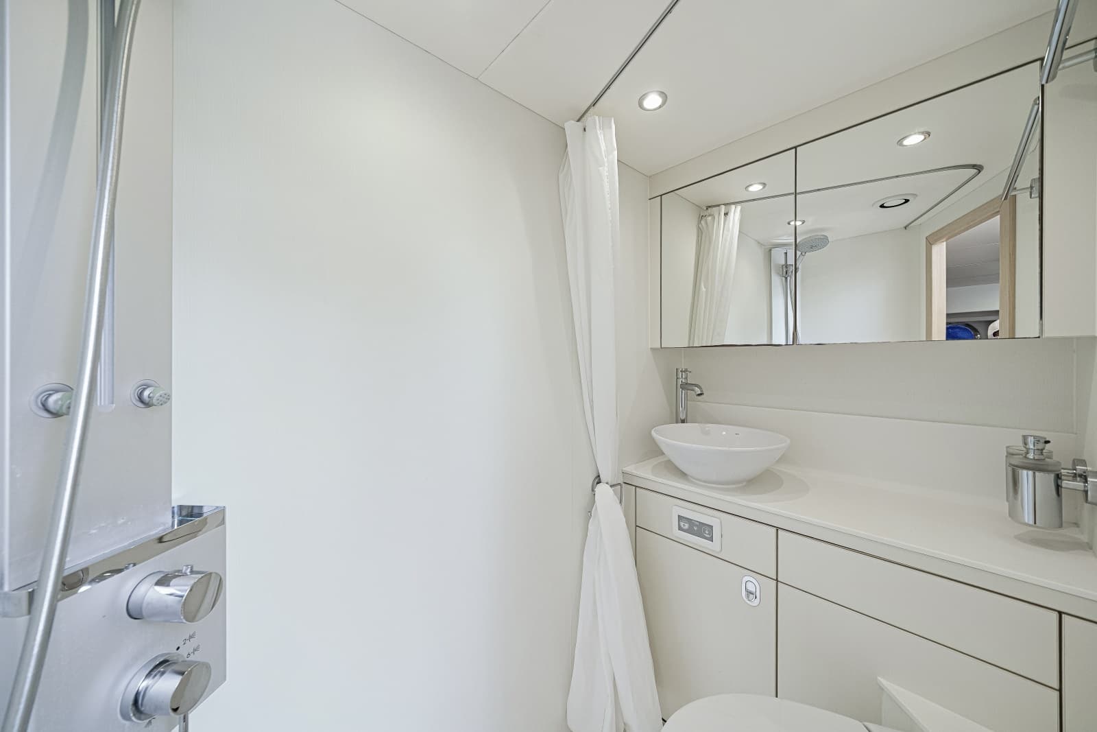 2017 Sunseeker 75 Yacht - Photo 71