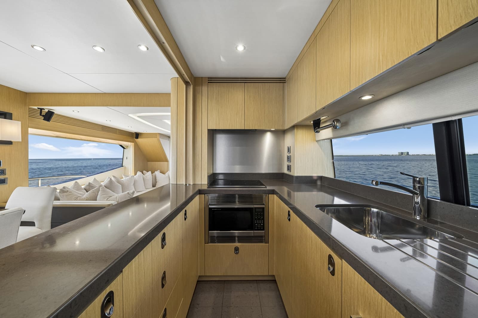 2017 Sunseeker 75 Yacht - Photo 43