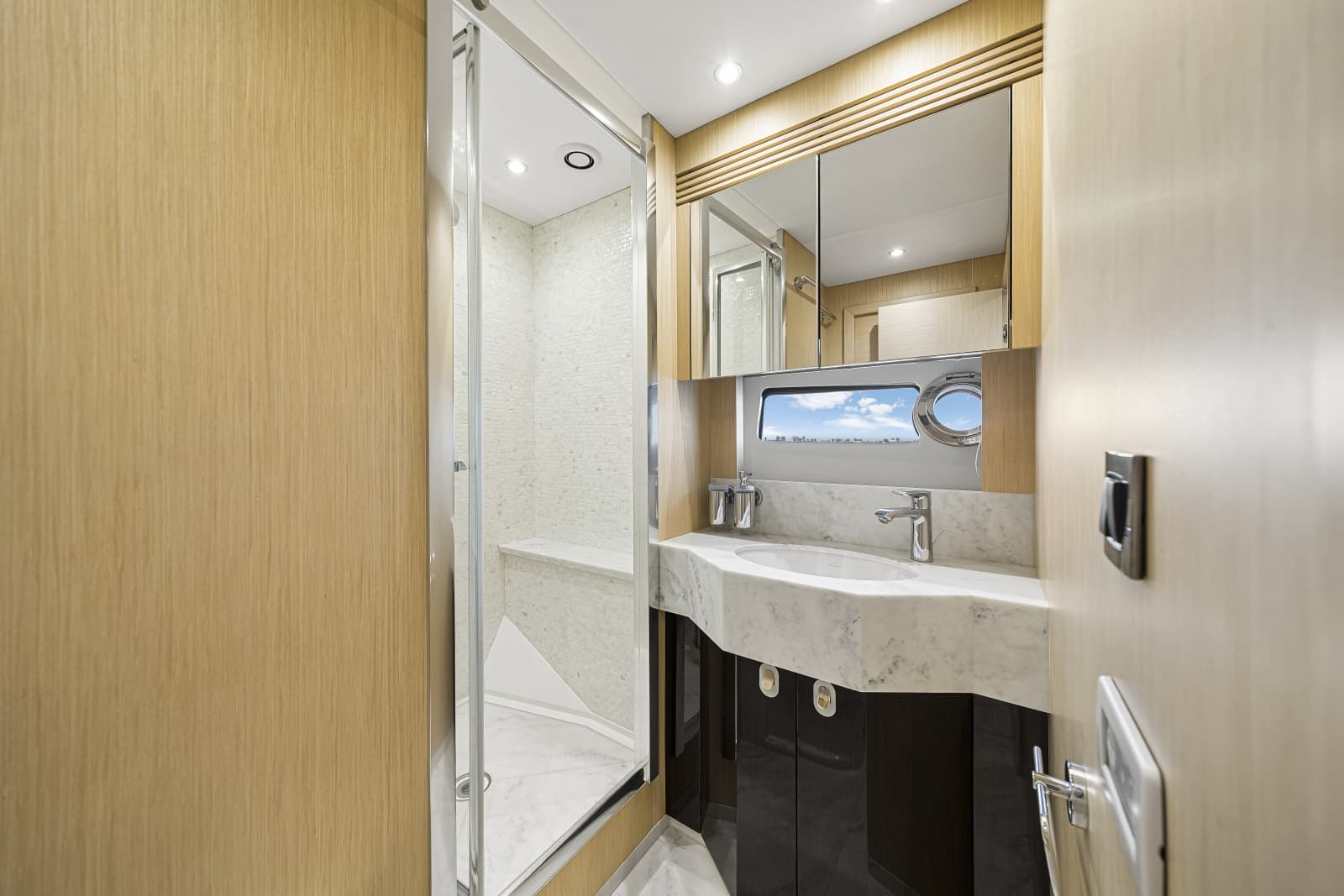 2017 Sunseeker 75 Yacht - Photo 58