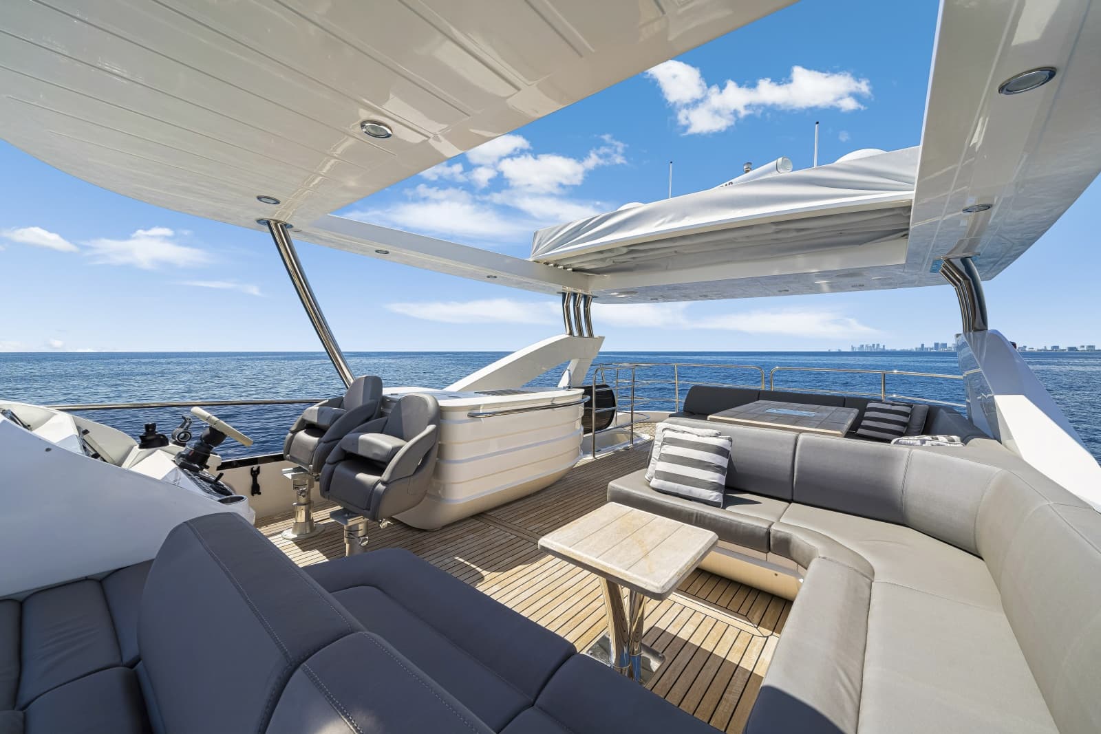 2017 Sunseeker 75 Yacht - Photo 34