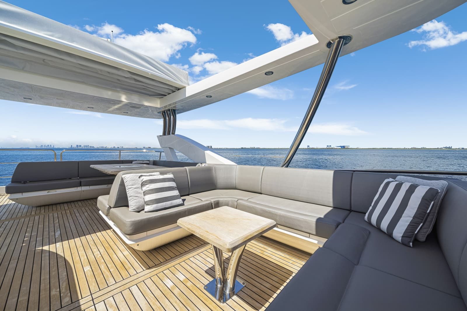2017 Sunseeker 75 Yacht - Photo 35