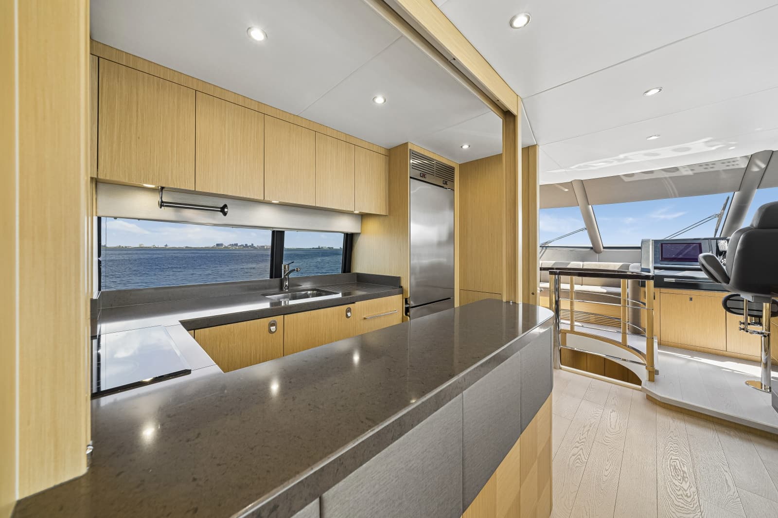 2017 Sunseeker 75 Yacht - Photo 41