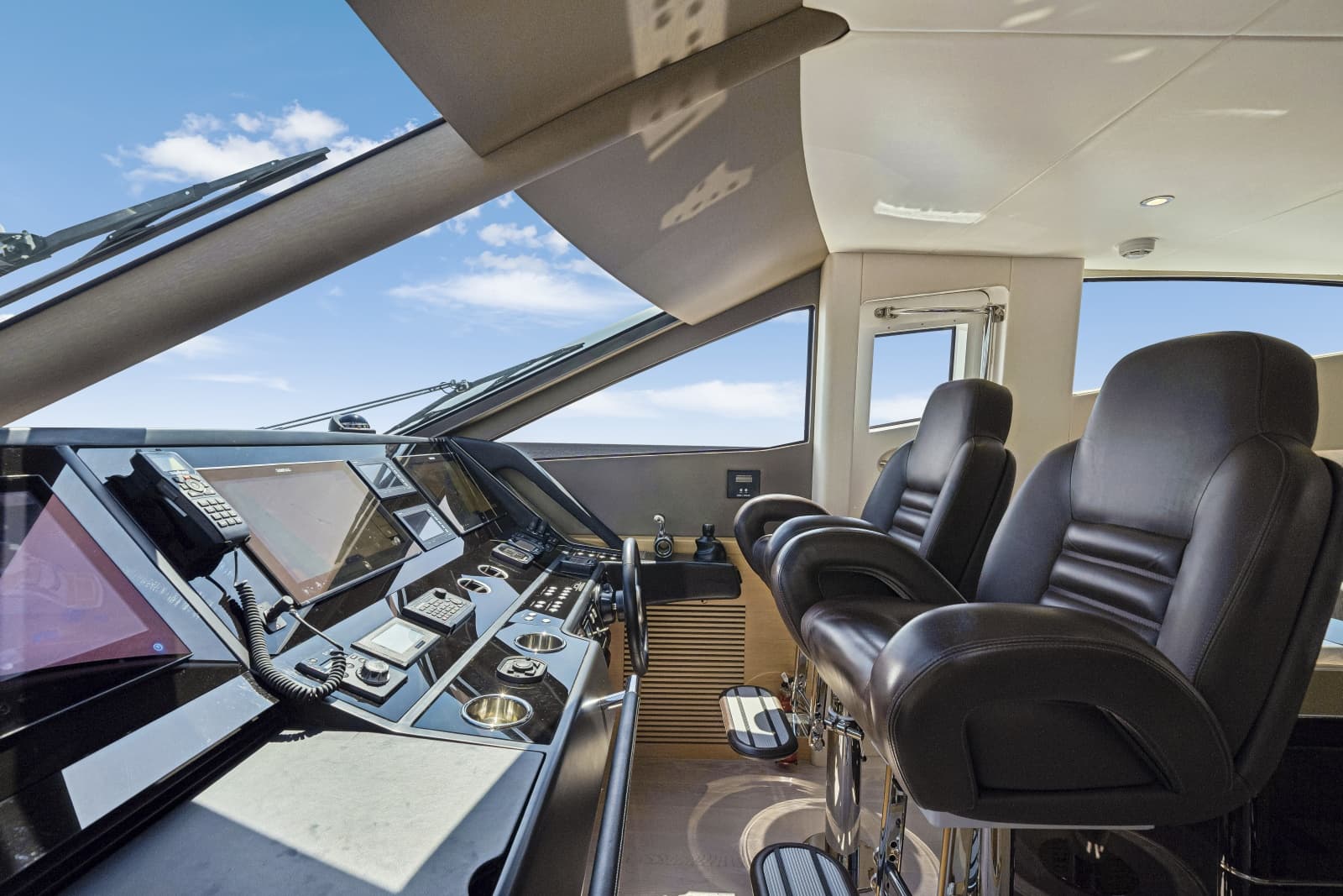 2017 Sunseeker 75 Yacht - Photo 50