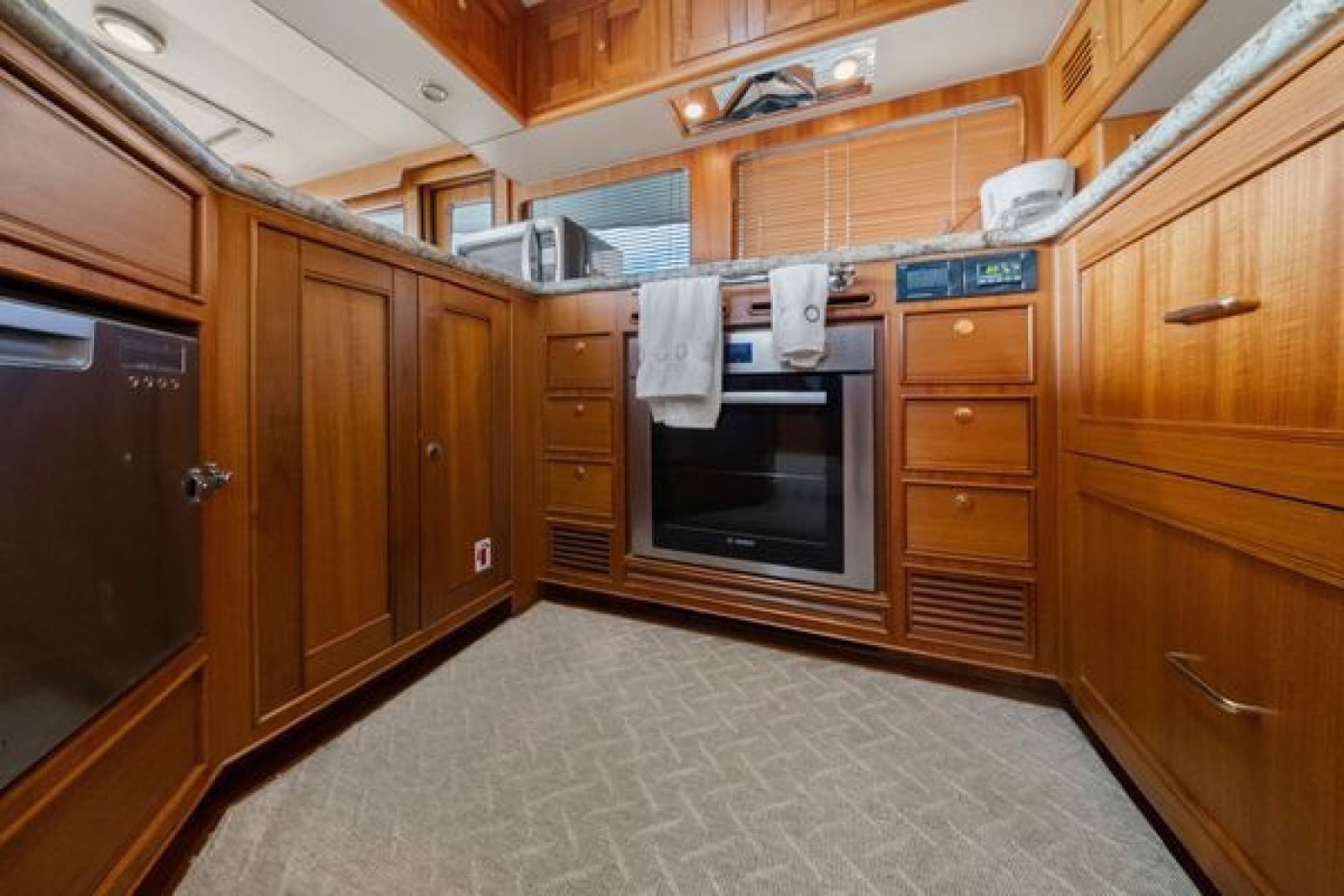 2011 Marlow 70E - Photo 25