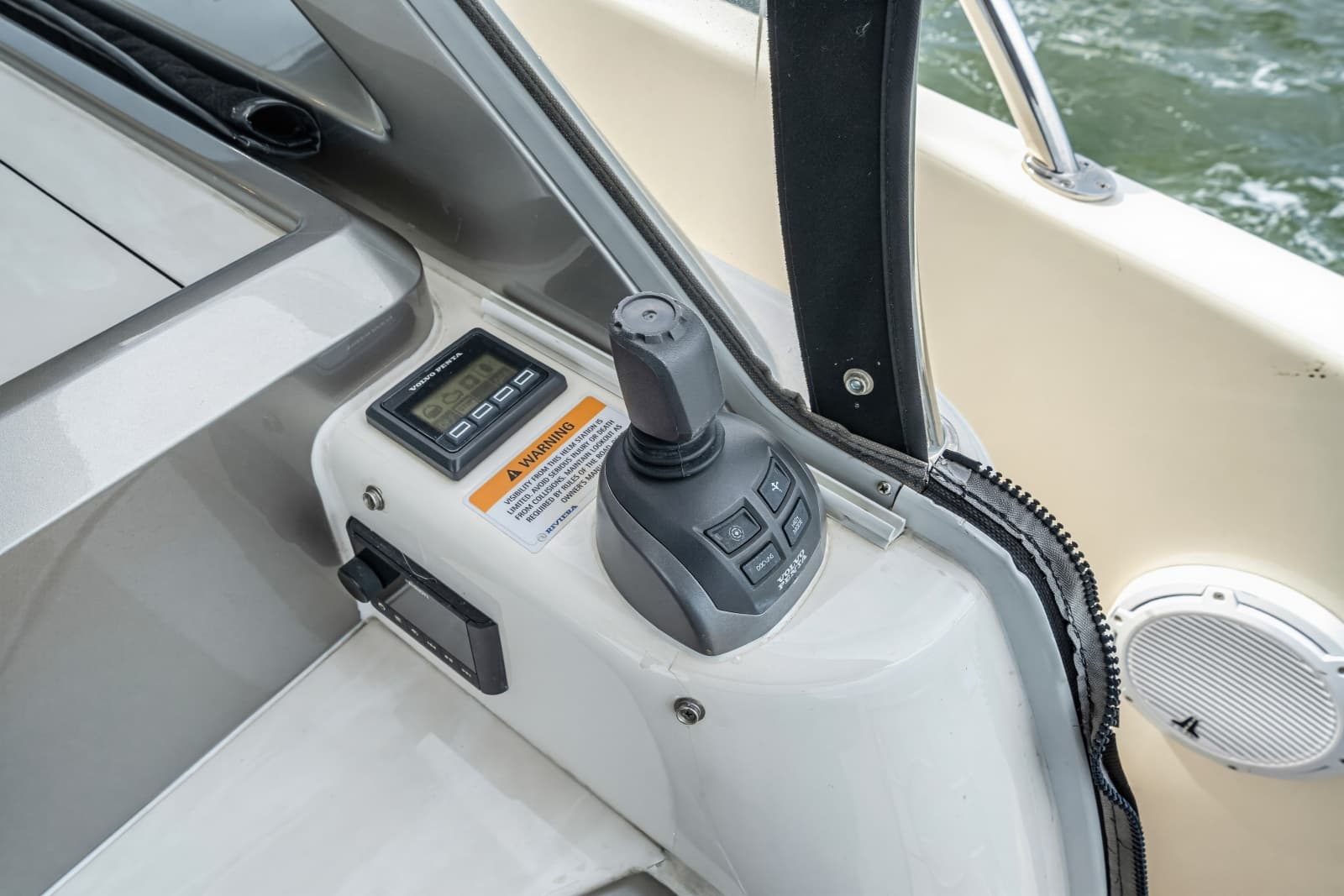 2023 Riviera 4600 Sport Yacht - Photo 33