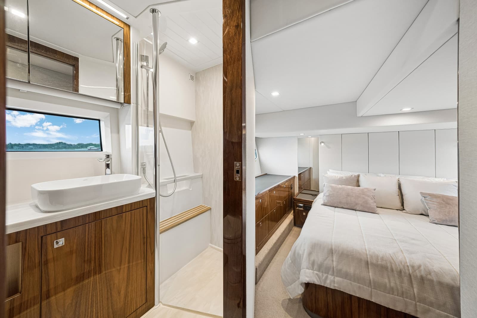 2023 Riviera 4600 Sport Yacht - Photo 51